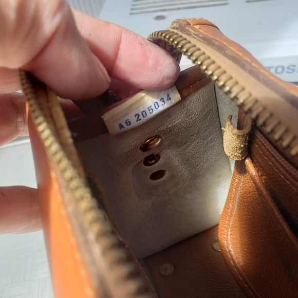 Vtg 90s Dooney & Bourke AW Beige British tan Pebbled Shoulder Bag - Picture 15 of 16